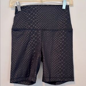 90 Degree By Reflex Black Stretch High Waist Flex Yoga Shorts in a size Medium.